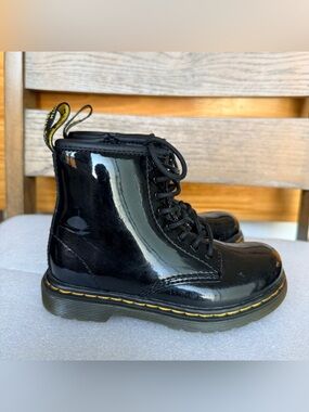 Dr. Martens kids 1460 PATENT LEATHER LACE UP BOOTS size 10
